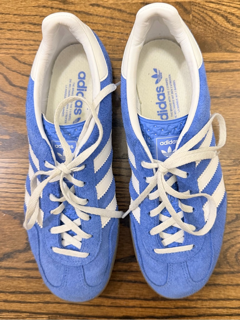 adidas Women’s Gazelle Suede Sneakers in Blue and White with Gum Sole - size 8 - Picture 4 of 6